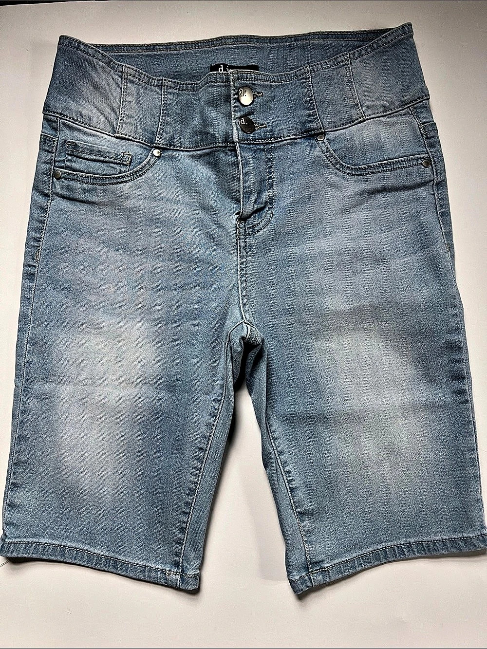 d. jeans Denim Bermuda Shorts in Blue Like New